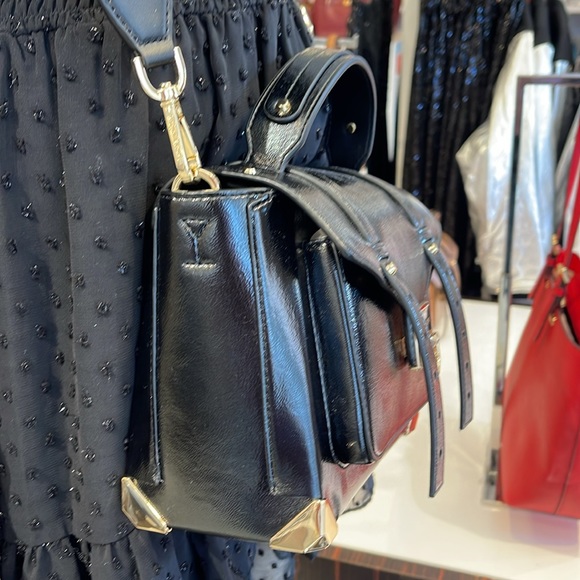 MICHAEL KORS
Manhattan Md TH SCHOOL Crackled Metallic Leather SATCHEL Crossbody - Picture 3 of 16